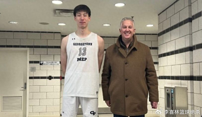 辉达娱乐官网-夺冠+MVP！中国男篮18岁2米15新星崛起闪耀：曾单场轰30+8真猛|斯楠|世预赛|胡金秋|郇斯楠|篮板_新浪体育_新浪新闻